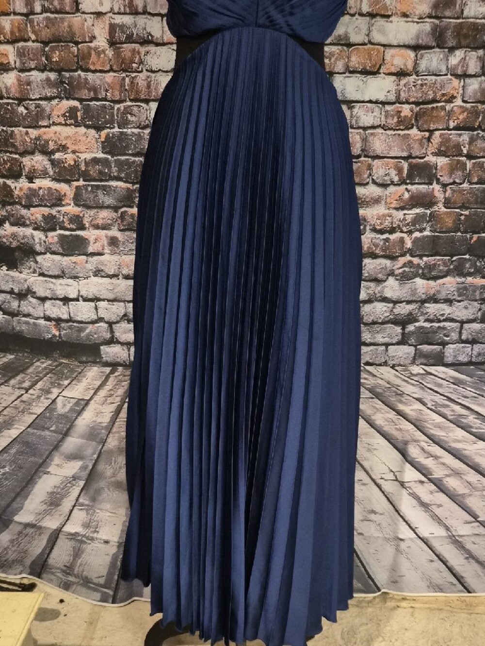 Abercrombie & Fitch Navy Plunging Pleated Maxi Dress - Picture 4 of 10